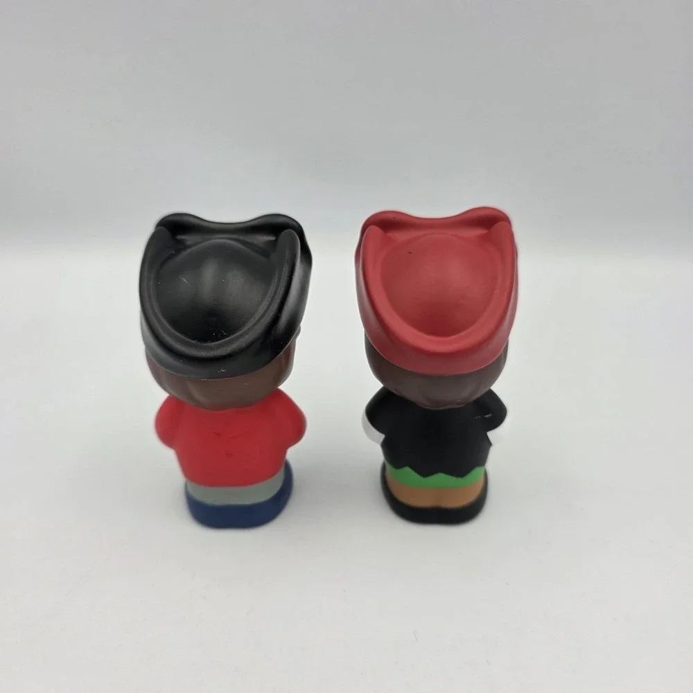 2~Little Tikes Pirate Boys w/ Eyepatches Black & Red Hats Brown & White Figures - Picture 3 of 5
